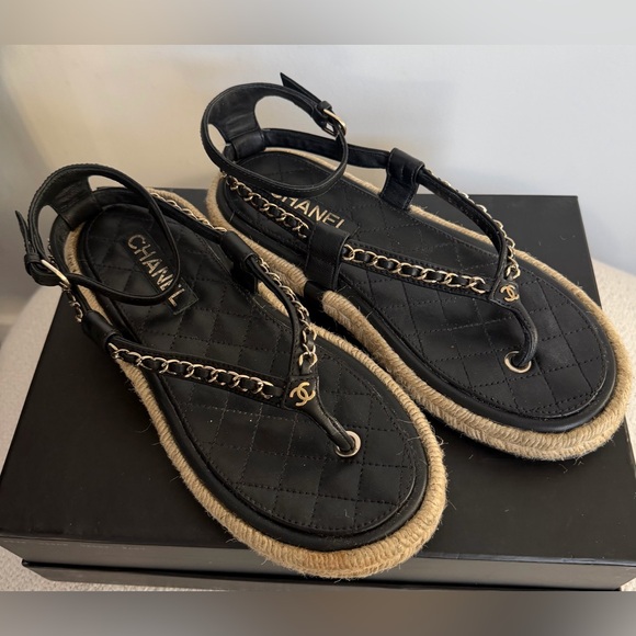 Chanel Black Leather CC Thong Espadrille Sandals with Gold Chain Detail - Picture 2 of 12
